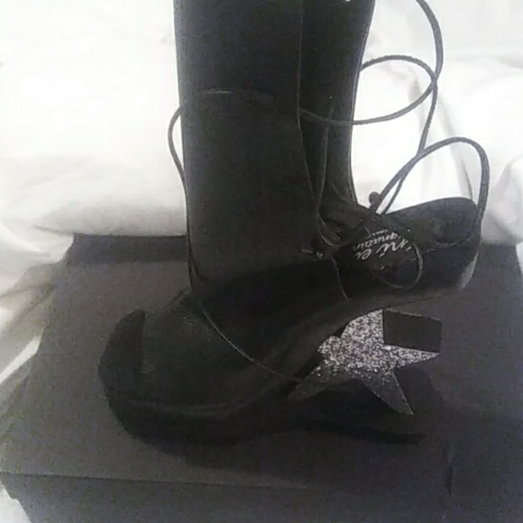 Shoes - Picture 2 of 4